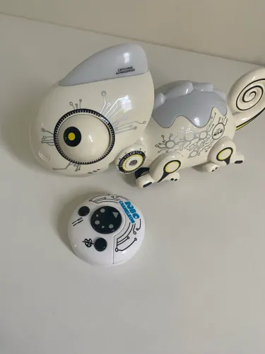 Brinquedo- Robô Camaleão com controle remoto 