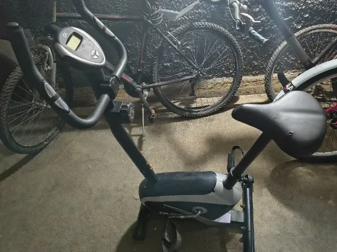 Bicicleta ergométrica Guga Kuerten em bom estado.