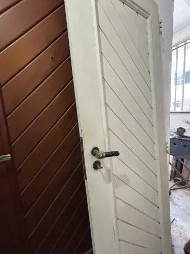 Porta em madeira maciça SOMENTE A BRANCA
