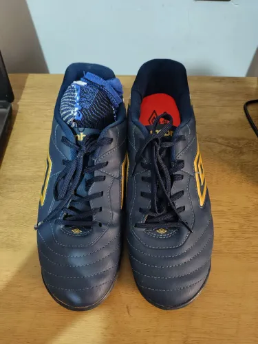 Chuteira umbro (usei poucas vezes)