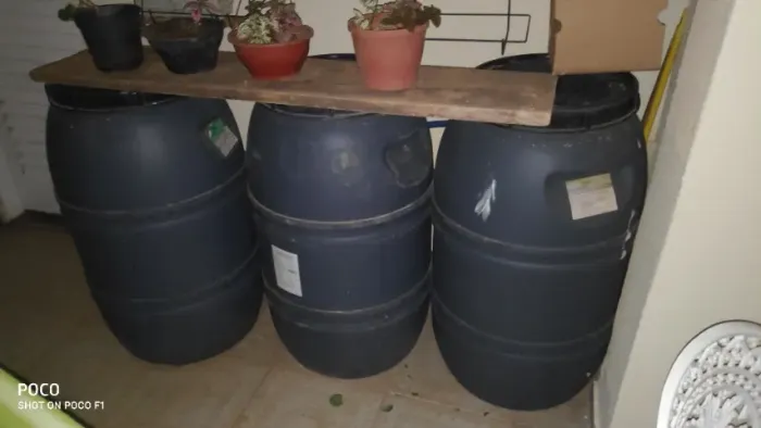 tambores plásticos de 300 litros