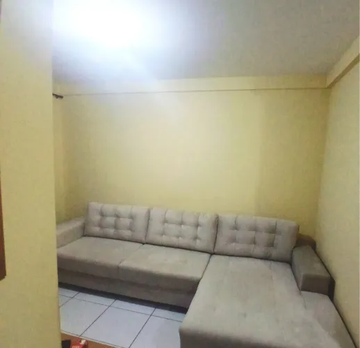 Vende-se Sofá de Três Lugares: Valor Negociável.