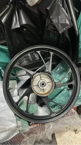 roda pé de galinha traseira 160 usada em perfeito estado!