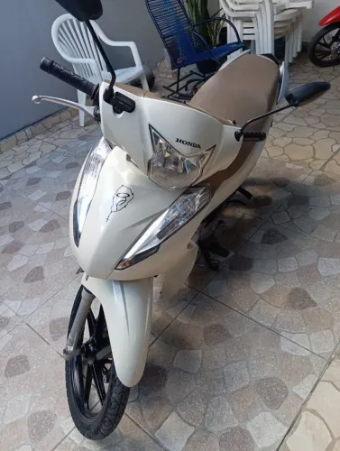 Honda biz 125 2018 por 12500 km 35 mil nova...tem 1500 de placa que abater no preço
