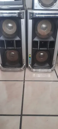 8 Bocas de som da SONY | IMPEDÂNCIA: 4 OHMS