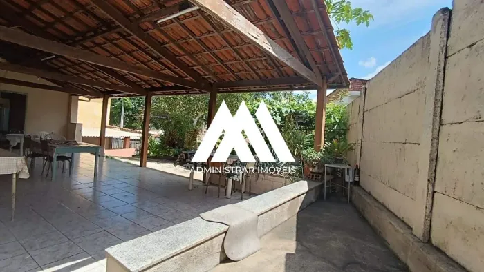 Vendo casa em Itaúna em excelente localização!