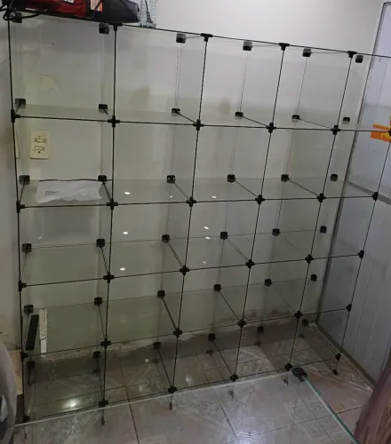 Vendo 1 estante e 2 balcão de vidro pra loja
