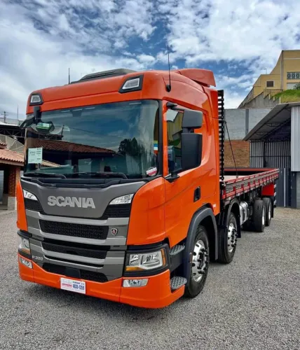 Caminhão Scania P320 carroceria 