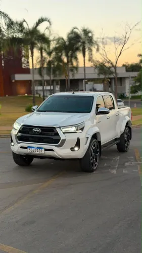 Toyota Hilux CD SRX Plus 4X4 2.8 TDI Die. Aut. 2024