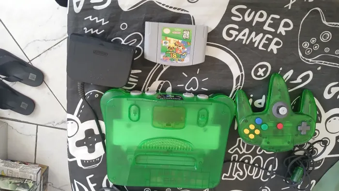Nintendo 64 kiwi verde translúcido com super Mario 64