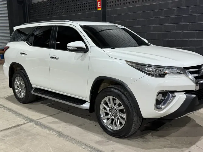 Toyota Hilux SW4 SRX 4X4 2.8 TDI 16V Dies. Aut. 2017