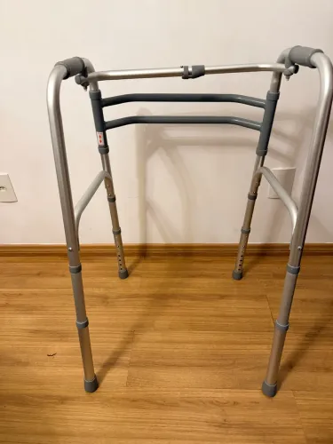 Andador ortopédico novo