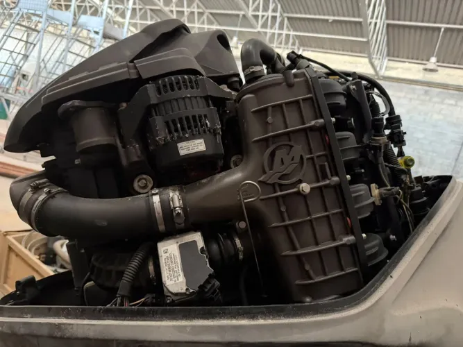 *Motor MERCURY VERADO 250HP Seminovo*