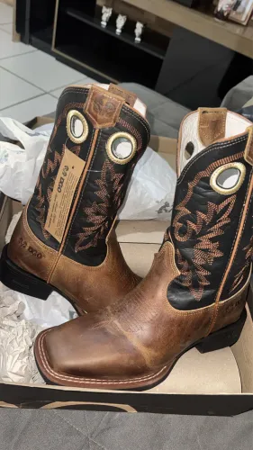 BOTA TEXANA CALAMARY | USADA APENAS 3x | estou vendendo pois ficou pequeno no meu pé