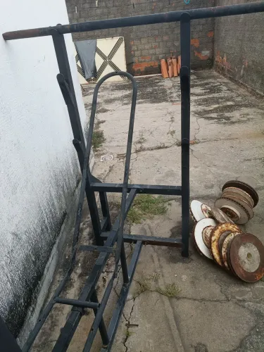 Vendo aparelho de musculação com pesos R$ 350. Chama no ZAP 86 9  *