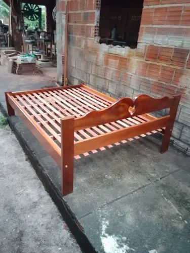 Cama de casal vintage 100% madeira Andiroba