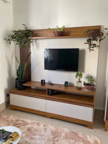 Estante Home Nt1295 P/ Tv Até 60 Polegadas Notável Móveis Cor Freijó Trend/Off White Tx