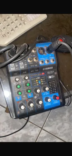 Caixa de som Jbl e mesa som Yamaha