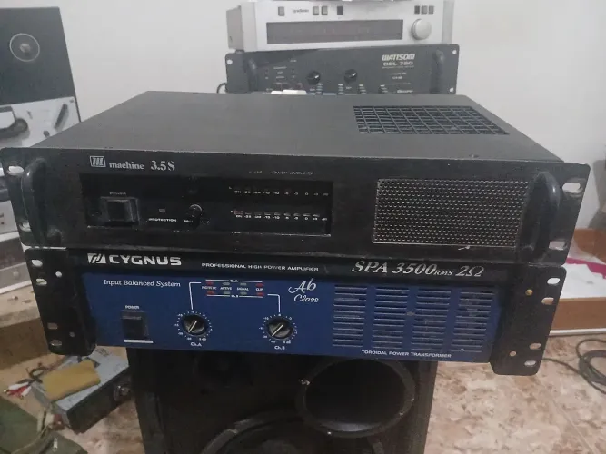 Amplificador Machine 3.5 e cygnus 3500,3500wrms 2 ohms 110/220,classe AB *