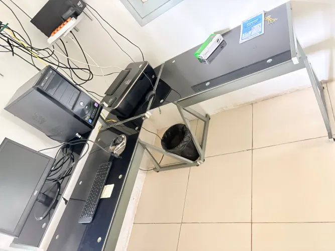 Mesa escritório em L