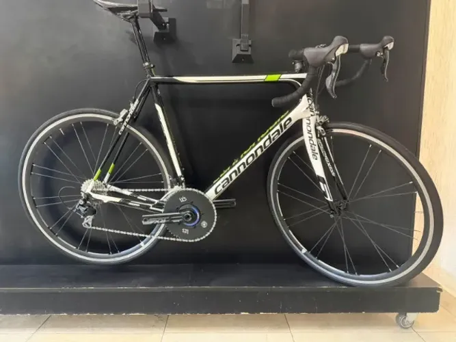 Bicicleta Cannondale Supersix Evo c/ medidor de potência
