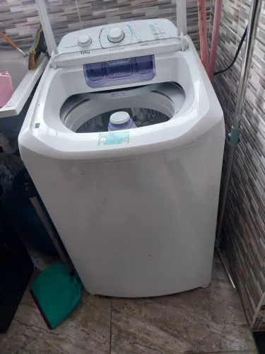 Máquina de Lavar Electrolux 12kg (Jet&Clean / Silent Control) - Funcionando