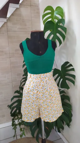 Short em tecido estampado Tam P 