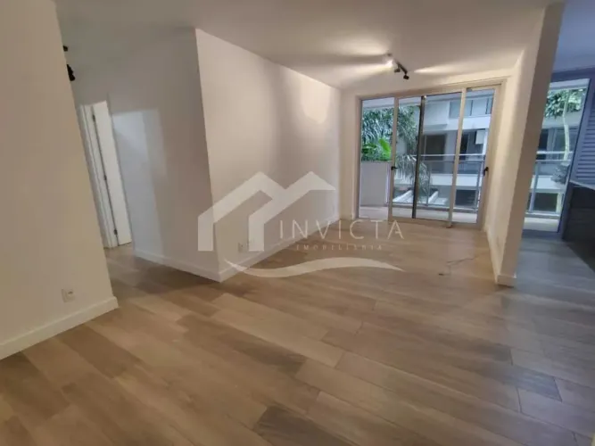 Excelente apartamento totalmente reformado em prédio completo