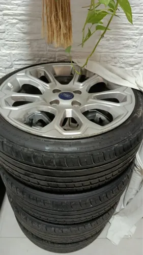 Rodas Ford aro 17 pneus 195/40 novos