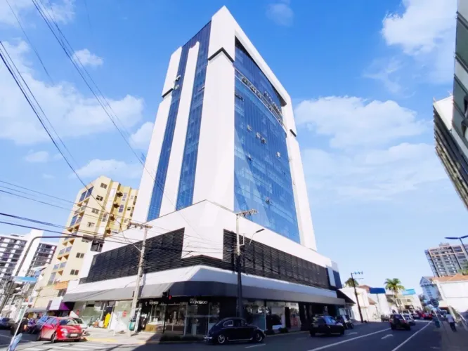 Sala comercial com 38,88 m² no Centro de Joinville.