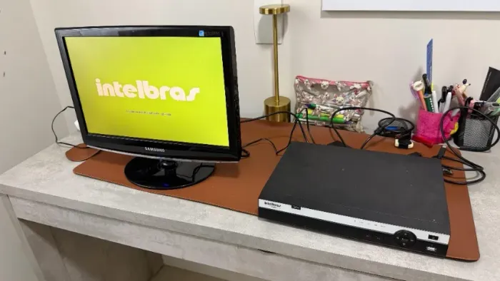 Kit DVR Intelbras HDCVI 3008 com suporte a 8 Câmeras E HD + MONITOR SAMSUNG