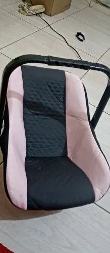 Vendo cadeira de bebê e colchão pra berço 100.00 os dois