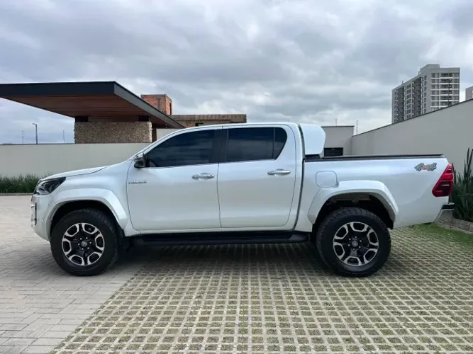 Toyota Hilux CD SRX Plus 4X4 2.8 TDI Die. Aut. 2024