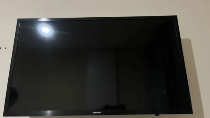 Samsung Smart TV LED - USADA 32" HD LS32BETBL - Wifi, HDMI, USB