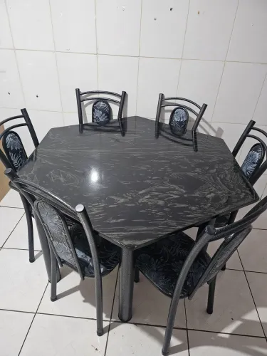 Vendo mesa seis lugares, pedra de mármore super conservada