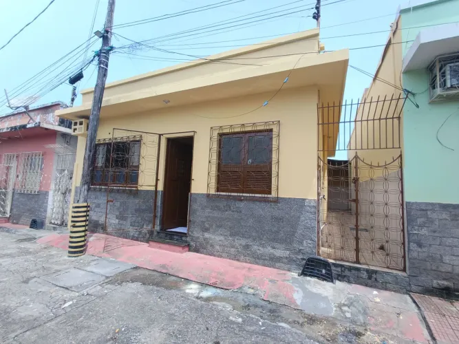 //Alugo casa em Vila na Constantino Nery