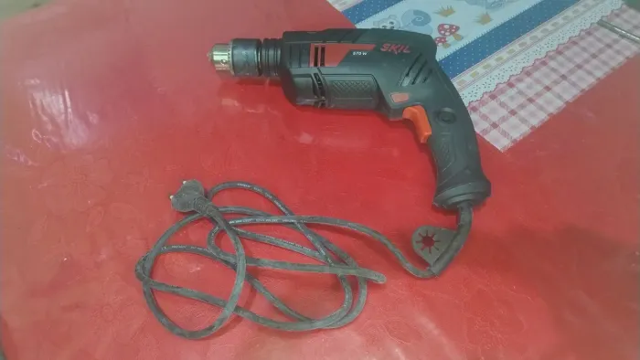 Furadeira e suas brocas para seus respectivos tipos