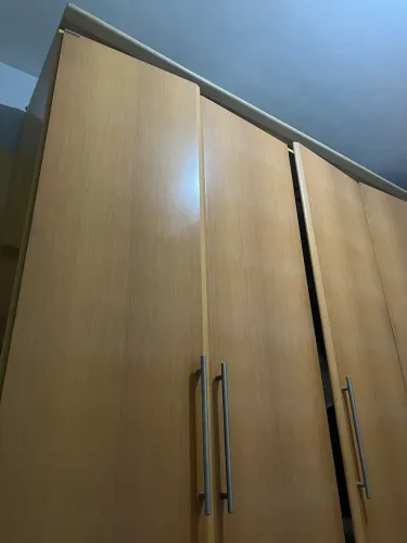 Guarda roupa em madeira rudnick