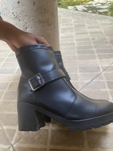 Bota femenina 39,38 nova nunca usada