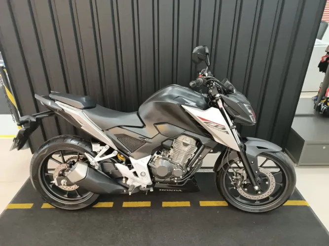 Honda CB 300F Twister 300 cc