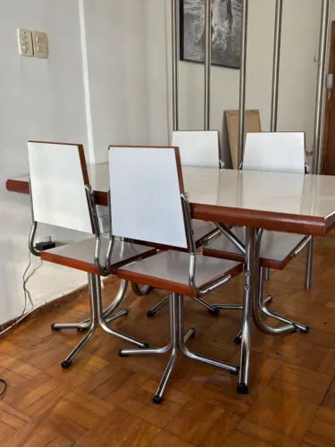 Mesa de jantar com cadeiras anos 90