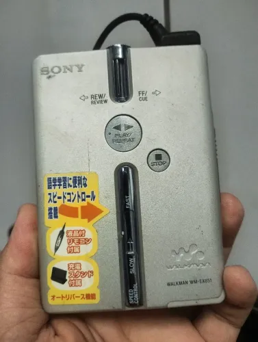 Walkman Sony toca fitas WM-EX652