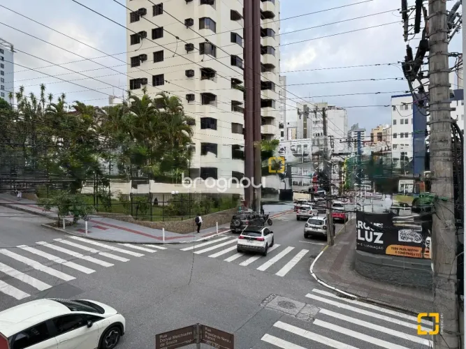 Apartamento 3 quartos, suíte, com closet, 1 vaga, no Centro de Florianópolis