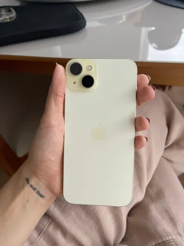 iPhone 15 Plus na garantia