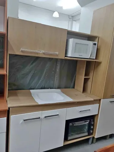 Cozinha compacta nova na caixa
