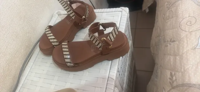 Papeti sandalhas novas 