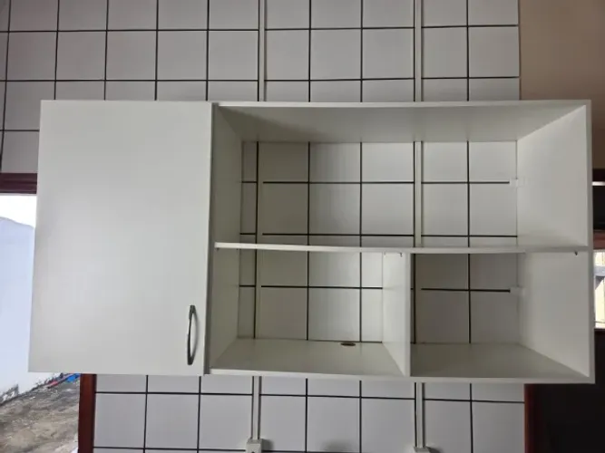 Armário planejado 1 porta + 3 prateleiras