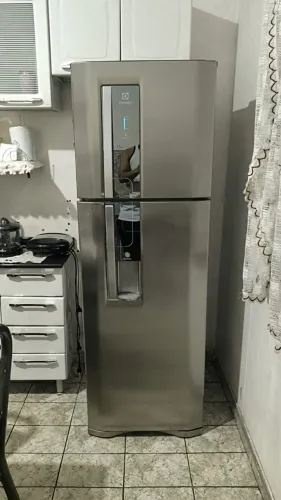 Geladeira Eletrolux inox