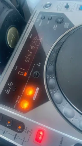 CDJ 800 + MIX DJM 800 DA PIONEER