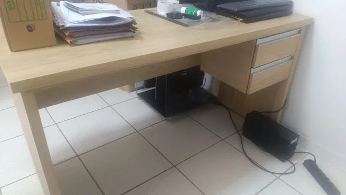 Mesa de Madeira com Gaveta